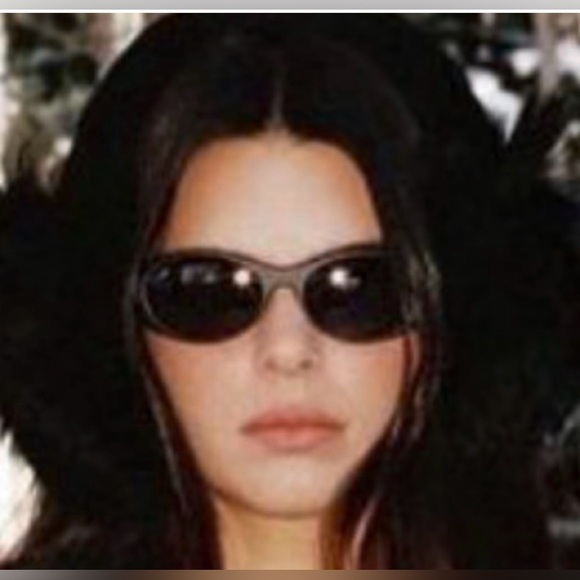 Givenchy Oval Sunglasses in Soft Matte Gray Unisex GV40065I - Picture 2 of 8